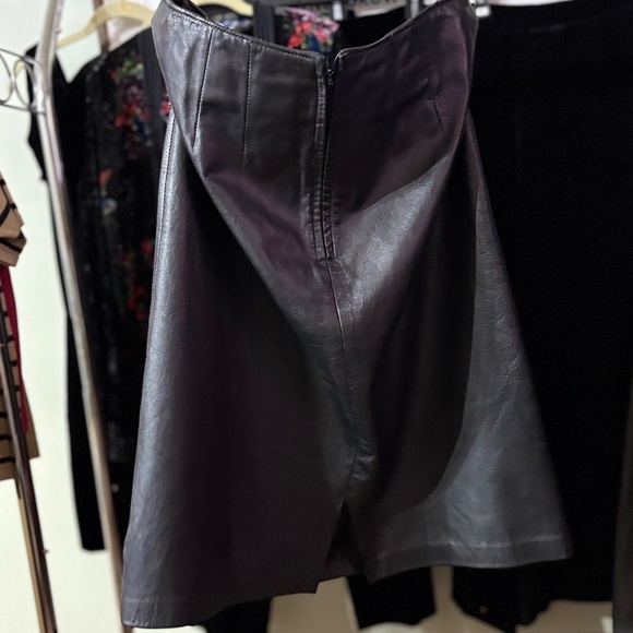 Black leather skirt size 12 - Picture 2 of 3